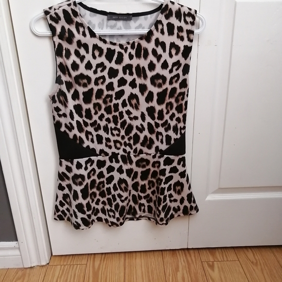 3 FOR THE PRICE OF ONE - Lot of 3 Suzy Shier tops - Picture 6 of 7